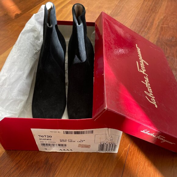 NEW Salvatore Ferragamo Booties Black Suede Size 7 - Picture 5 of 7